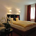 Hotel Chez Jean 3*